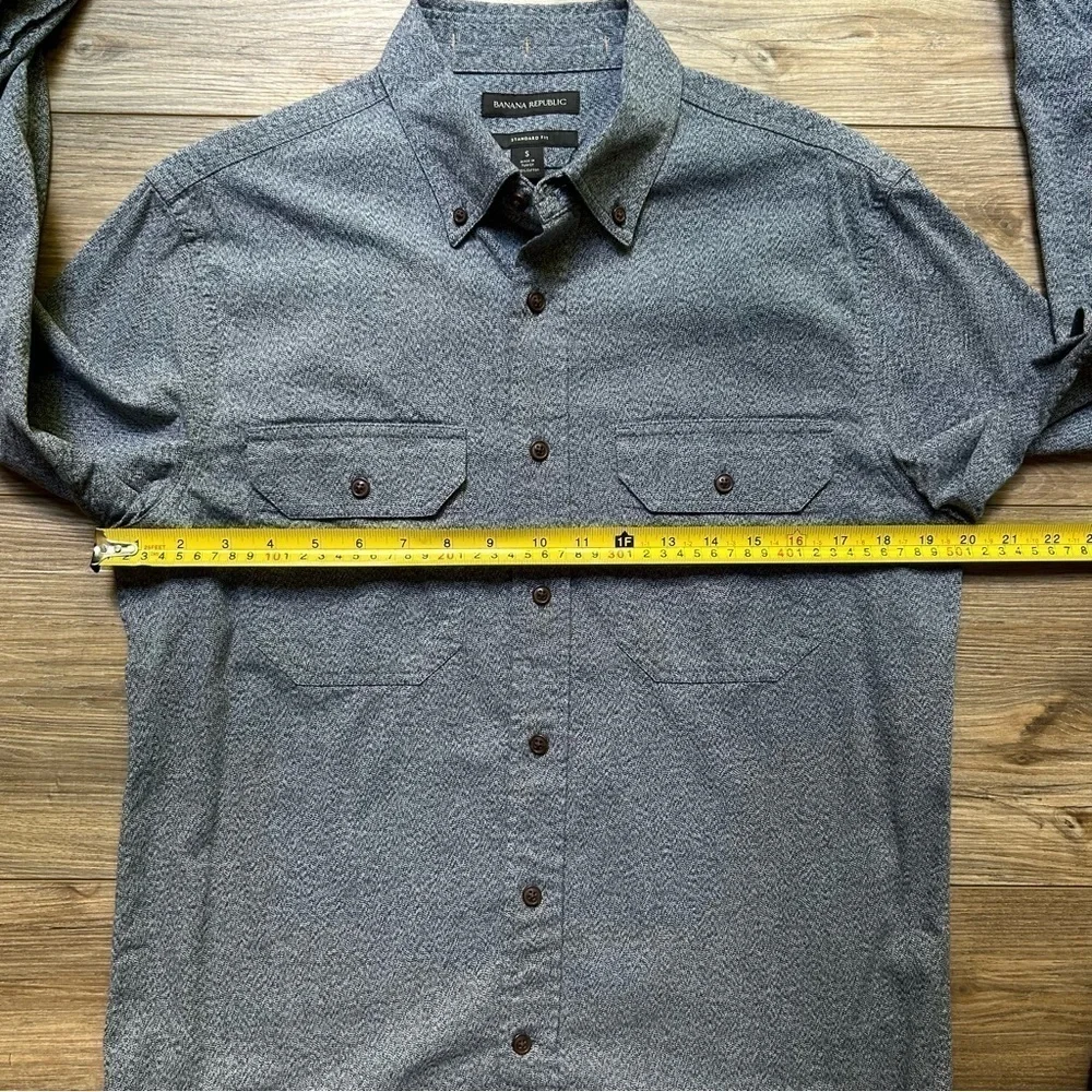 Banana Republic | Heavyweight Double Pocket Shirt in Charcoal Heather (Small)